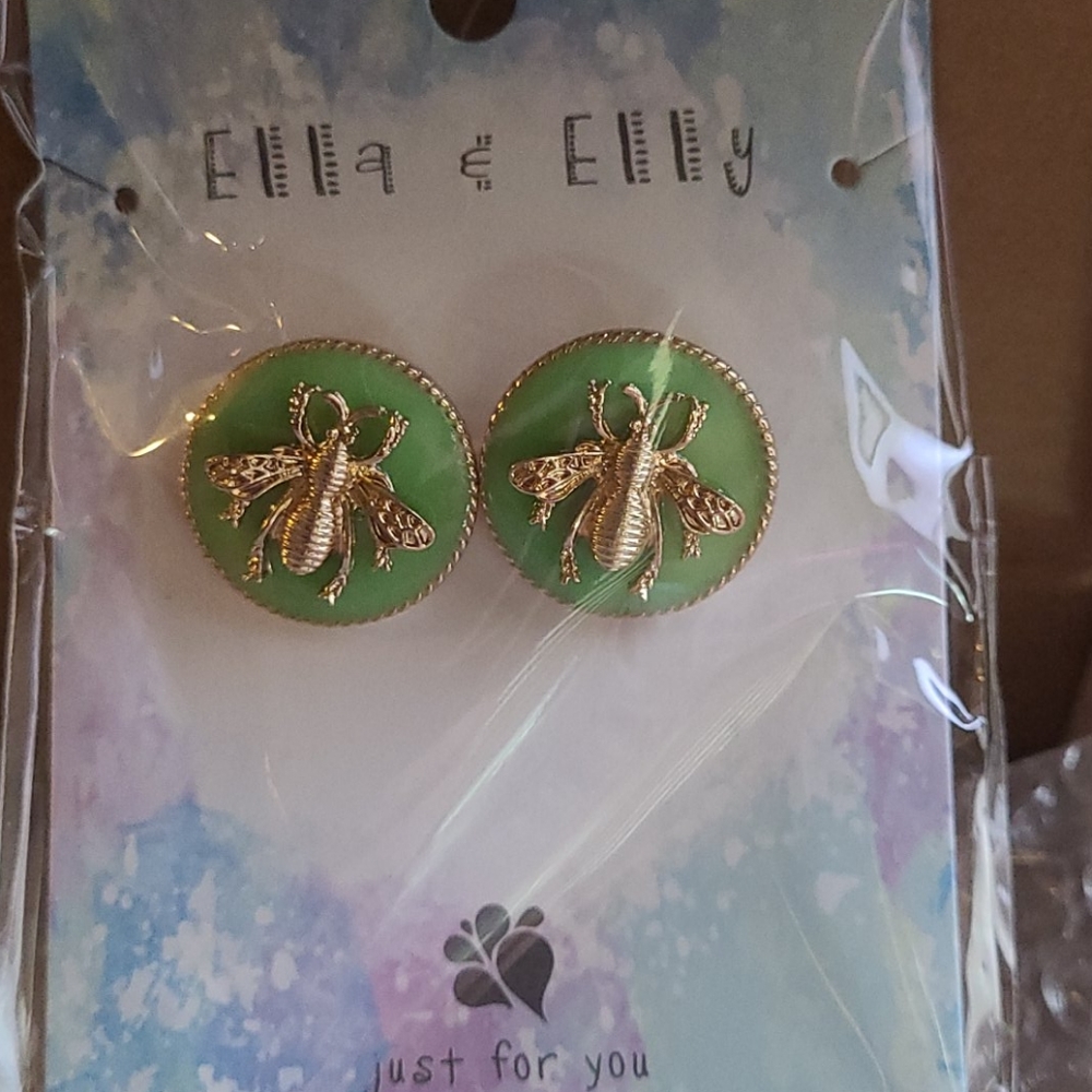 NWT Green and gold bee earrings!